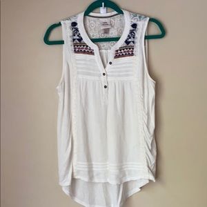 Embroidered & lace ivory sleeveless top